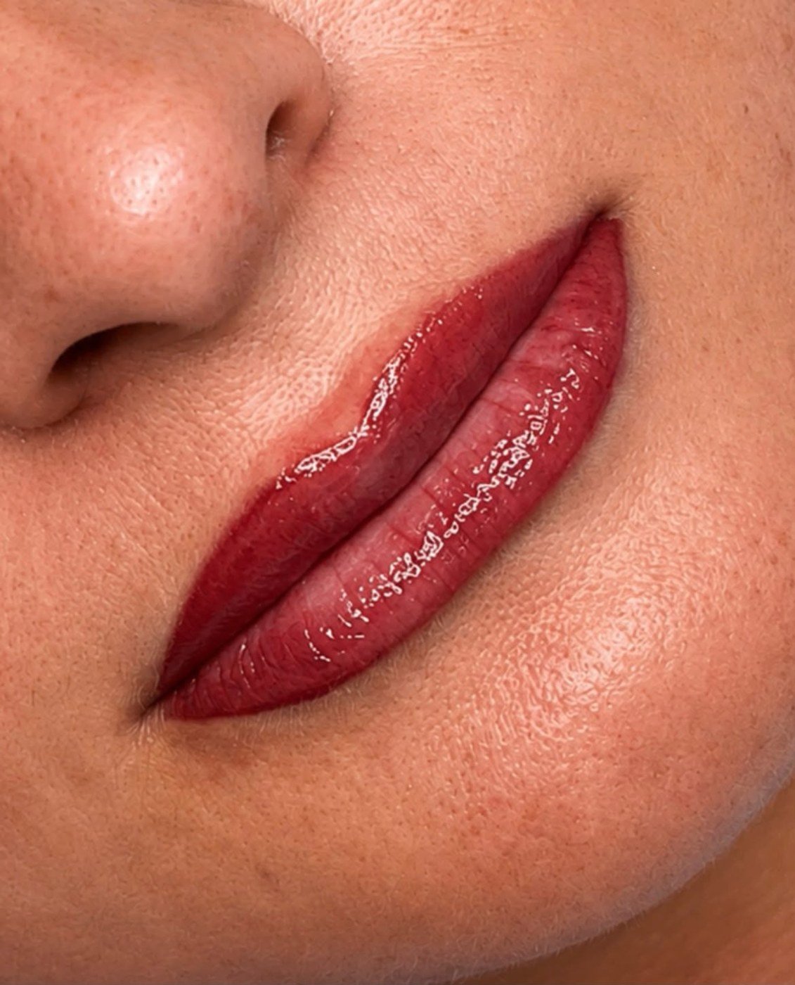 Micropigmentación de labios, acabado jugoso